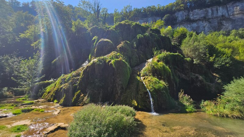 The Jura with kids in summer: a stone house without air conditioning, Lac de Chalain