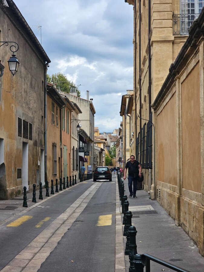 Narrow street in the centre of Aix-en-Provence