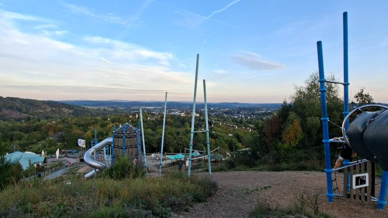Center Parcs Hochsauerland with kids: one big hill, rent the e-car