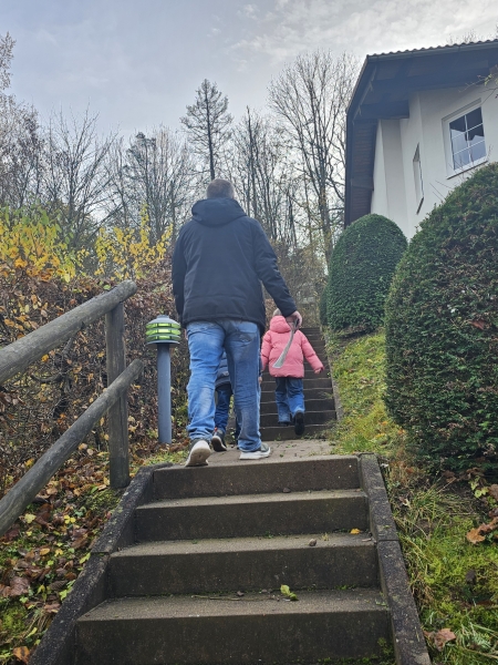 Children sitting on a bench near the cottage at Salztal Paradies